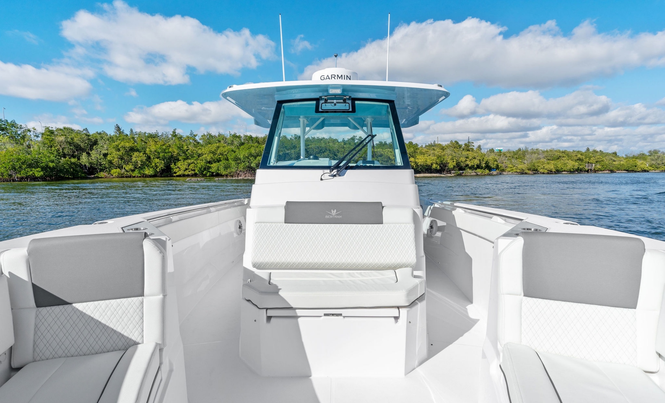 新品未開封　THE LEGEND OF BERTRAM Bertram 34CC | CC Series | Bertram Yachts